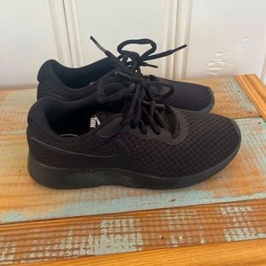 Nike Tennis Shoes 👟
